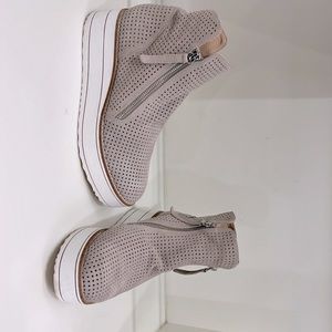Silent D Size 38 (US Size 7.5) Women’s Bootie